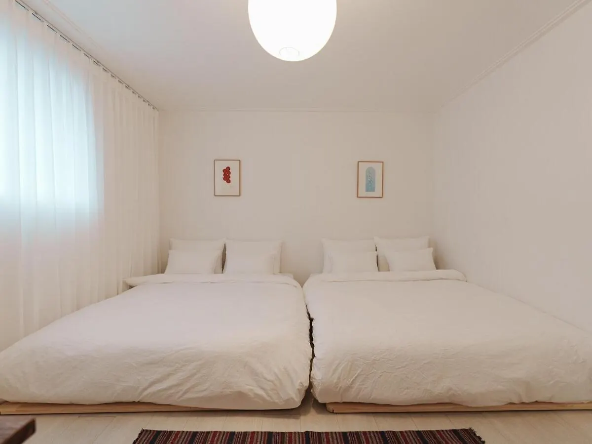 New109House #5Min To Kondae Entrance Station #8People4Qbed #Seongsu #Seoul Forest #Lotte World #Coex #Netflix #Free Parking
